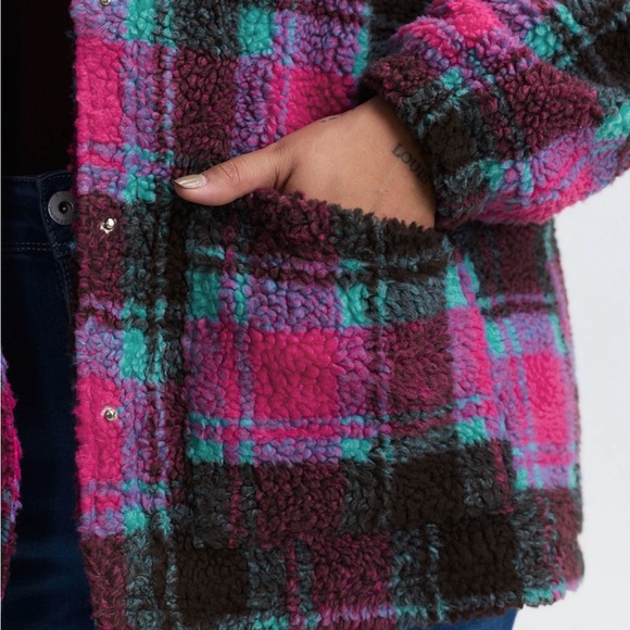 🌟BLOOMCHIC PLAID BOUCLE JACKET🌟 - Picture 5 of 13